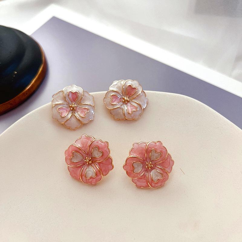 

Retro French Light Luxury Enamel Flower Silver Stud Earrings