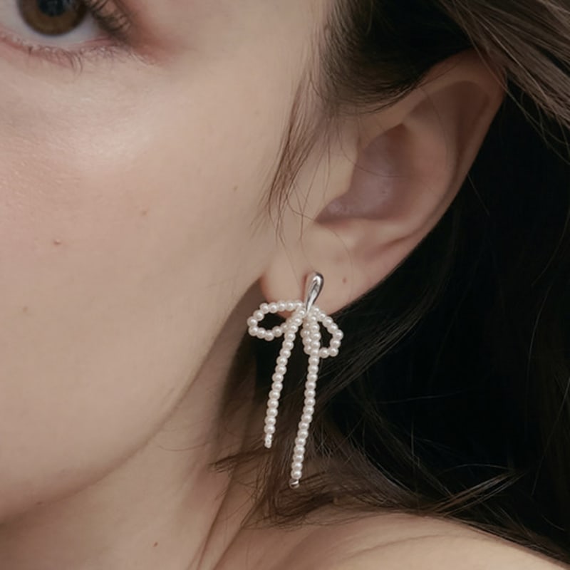 

SOSOO 2mm Pearl Ribbon Earrings one