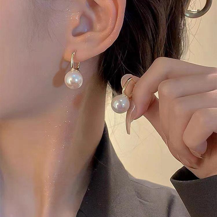 Elegant French Retro Pearl Ear Cuffs: 2023 High-End Light Luxury Women's Jewelry