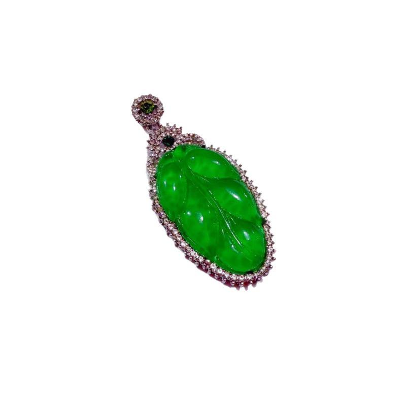 Srebrny wisiorek z zielonego jadeitu w kształcie liścia, ozdobiony cyrkoniami, unisex