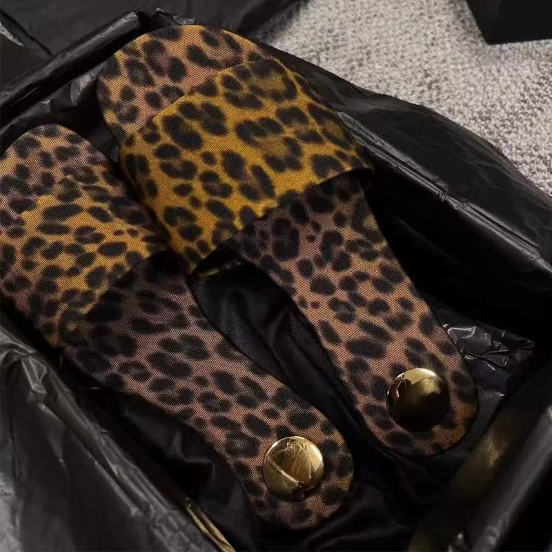 

Леопардовые шлепанцы на металлической подошве для женской летней носки, новые универсальные шлепанцы с открытым носком на плоской подошве 41 коричневый