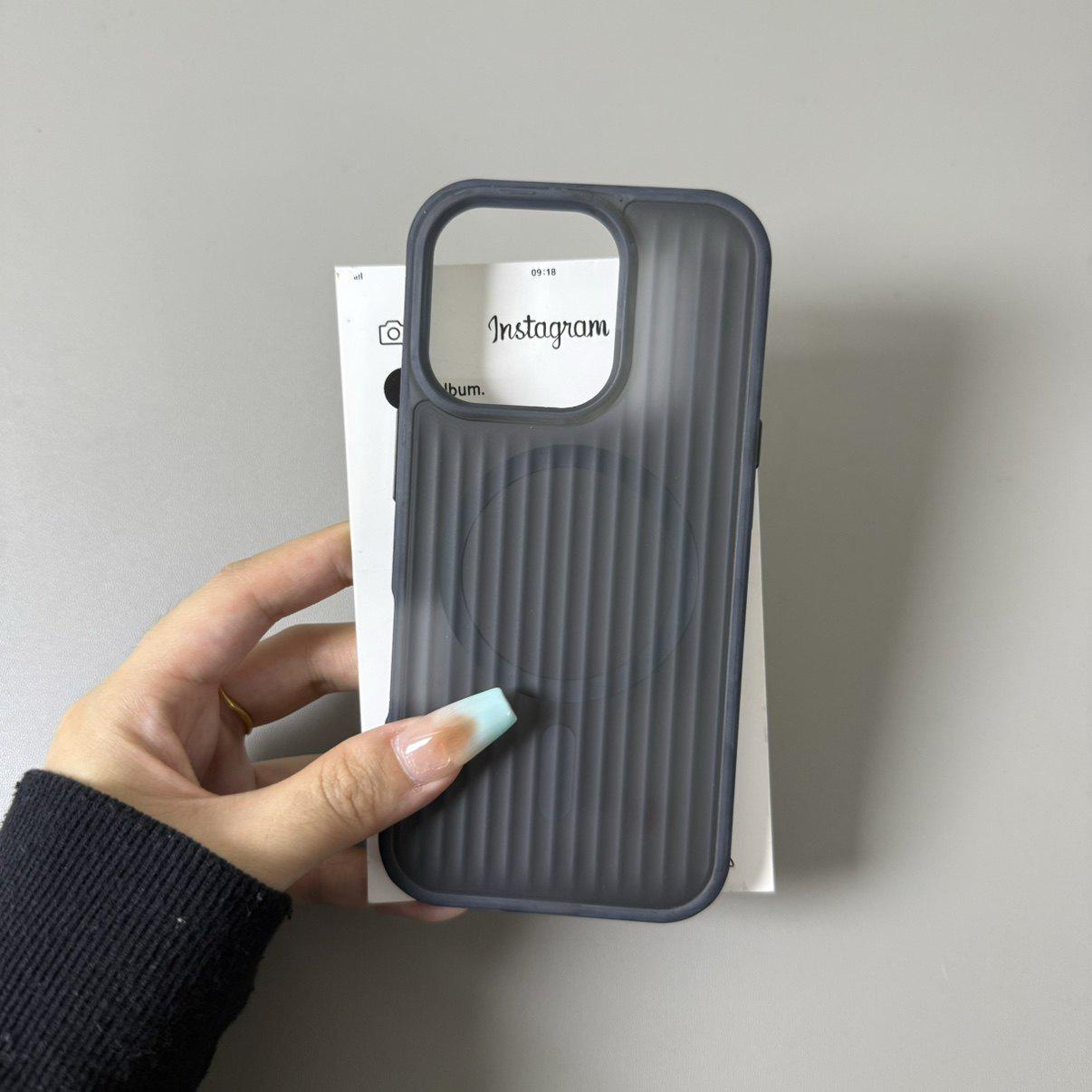 

iPhone 17 Pro Max Magnetic Case - Pine Needle Green, Frosted Finish, Simple Design iPhone 13