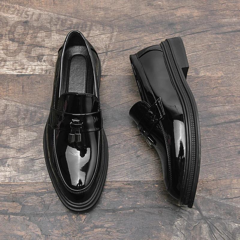 Fashion White Leather Men Casual Shoes New Slip-on Men Shoes Italian Style Male Loafers Soft Flats Lightweight Moccasins for Man