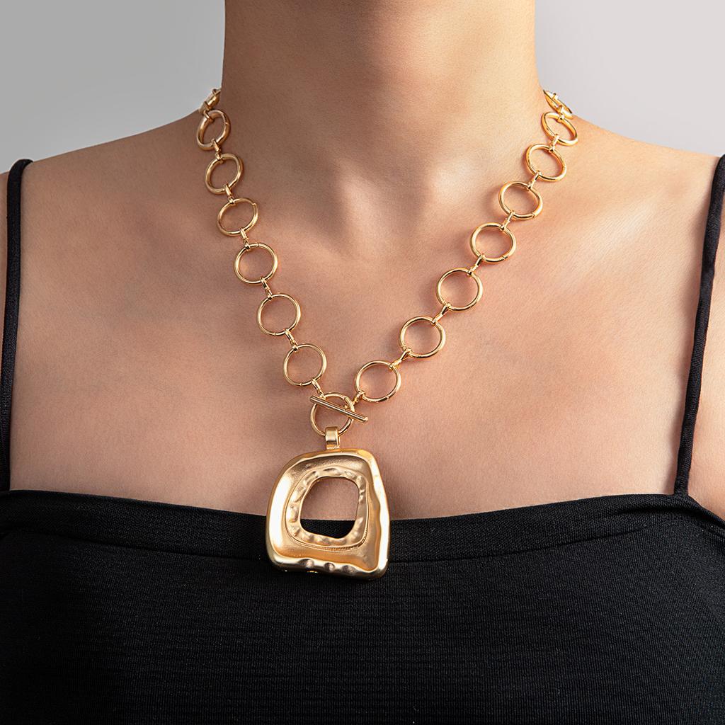 1 Piece of Exaggerated Geometric Shape Pendant, Circle Chain, Adjustable OT Buckle, Women's Necklace