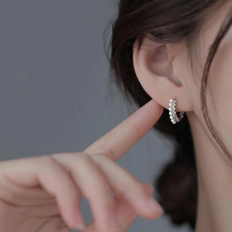 925 Sterling Silver Pearl Stud Earrings - 2023 Niche Light Luxury Design for Women