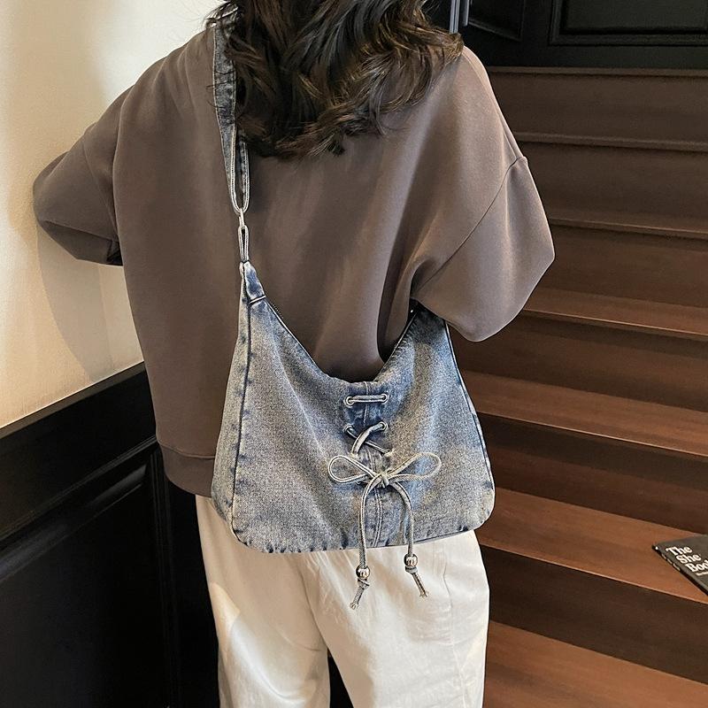 Lässiger Stil große Kapazität Umhängetasche 2026 neues Nischen-Design Jeansstofftasche Premium-Textur Crossbody-Tragetasche