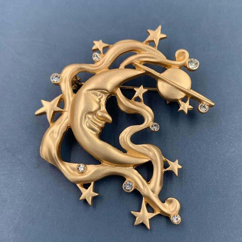 A Variety of Popular European and American Face Brooches, Matte Gold Abstract Brooches, Coat Decorations, Fixed Anti-Exposure Accessories