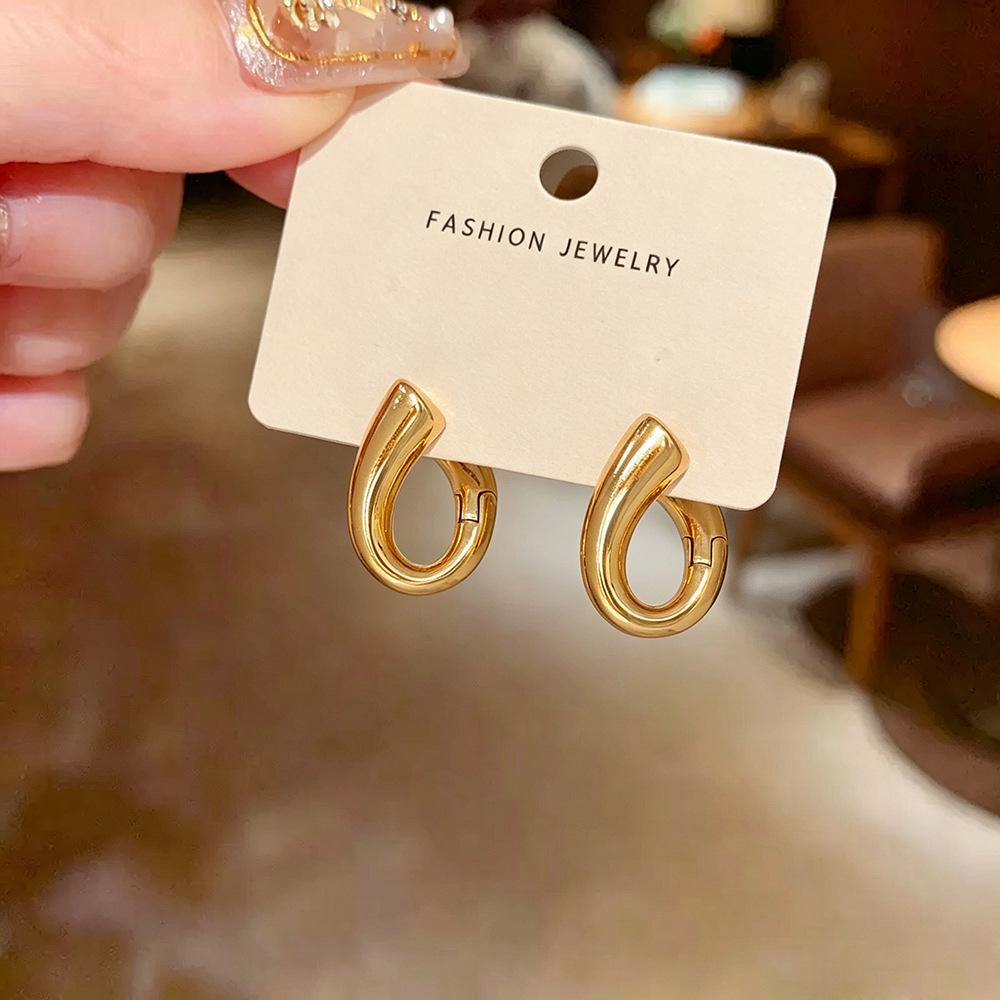 Chic Retro U-Shaped Cross Ear Cuff Earrings for Women: Elegant, Light Luxury Fashion