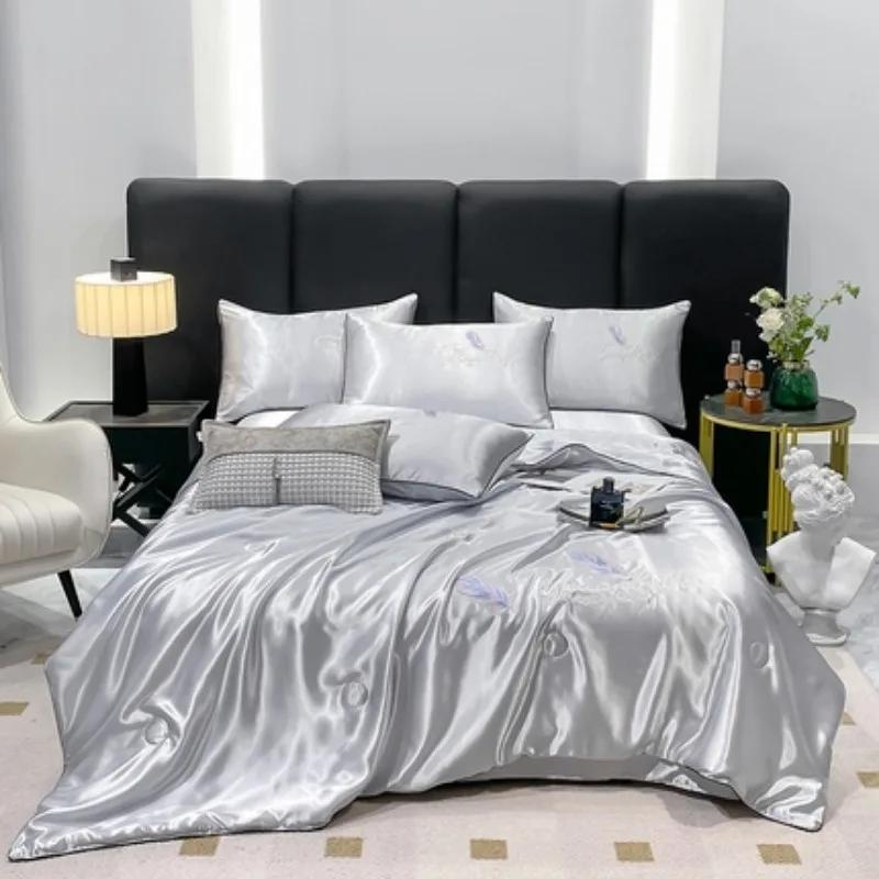 Summer Comfort Guaranteed:Ice - Silk Summer Quilt: Your Key To A Breezy Summer