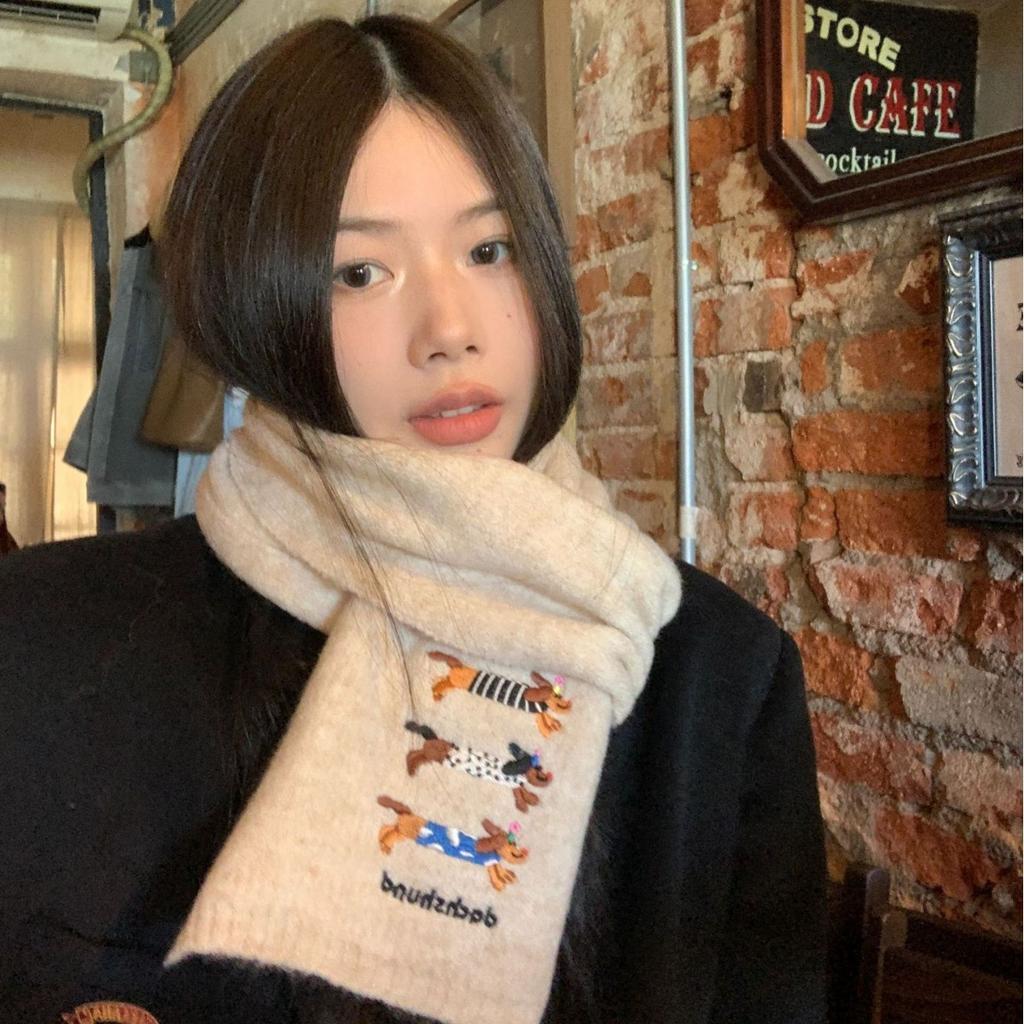 Puppy embroidered knitted wool hat for women, small face in autumn and winter, warm and cold-proof hat, Korean atmosphere scarf