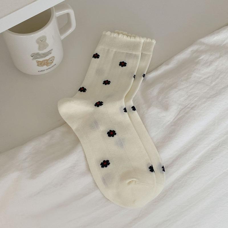 Autumn and Winter Heart-shaped Bow Socks for Women, Pure Cotton, Personalized and Retro Lace Boneless Mid-calf Socks