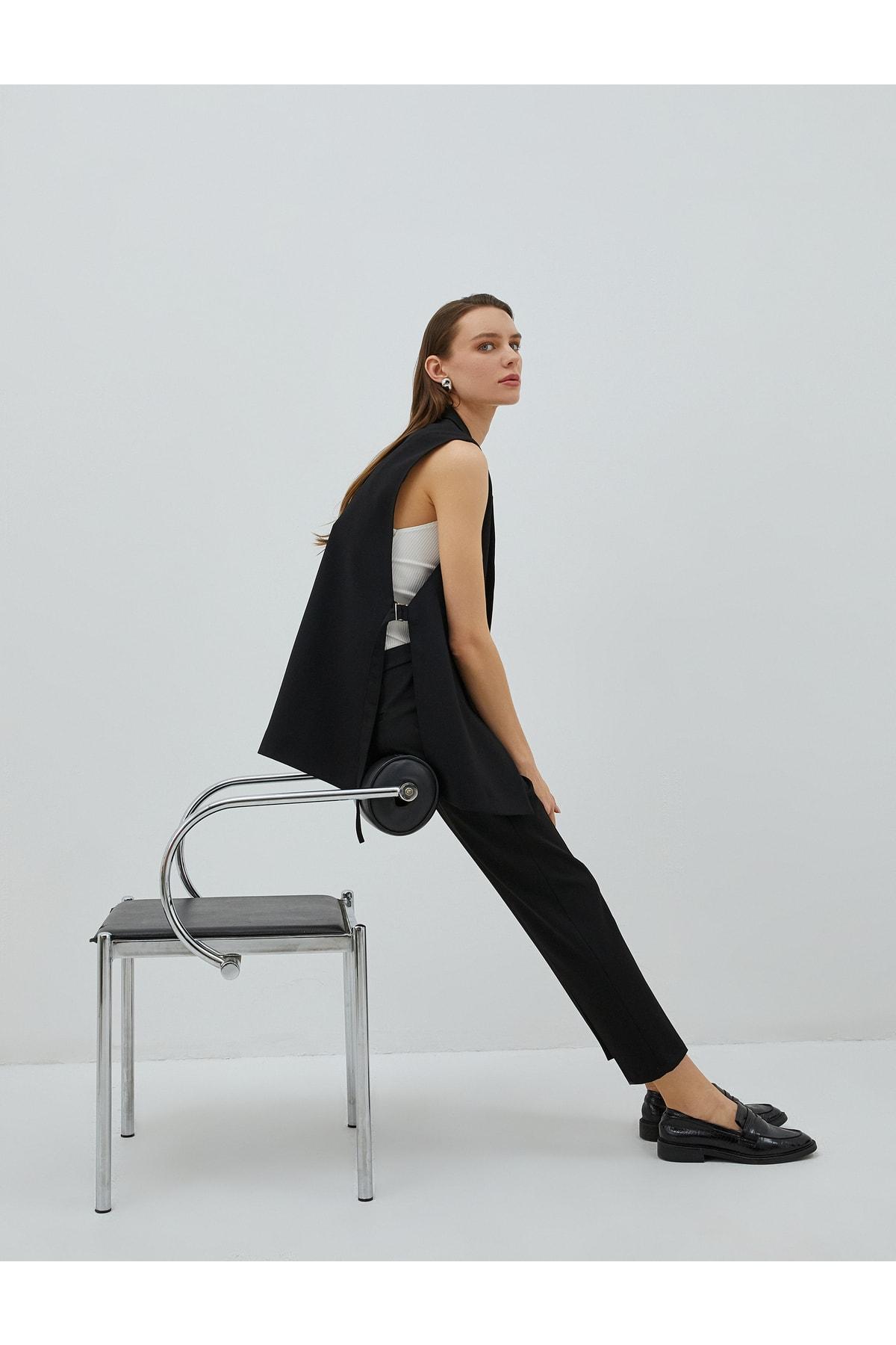 

Жилет - Черный - Двубортный..