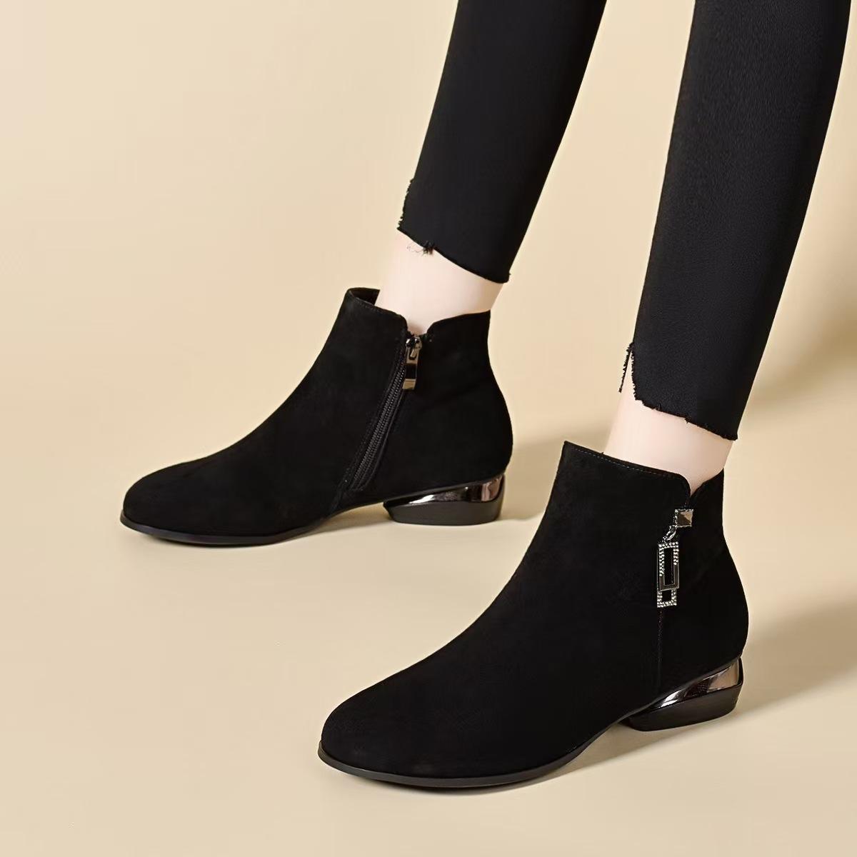 

Круглый носок короткие ботинки осень и зима новый простой темперамент черный низкий каблук женские хлопковые ботинки стразы металлическая пряжка модные ботинки 41