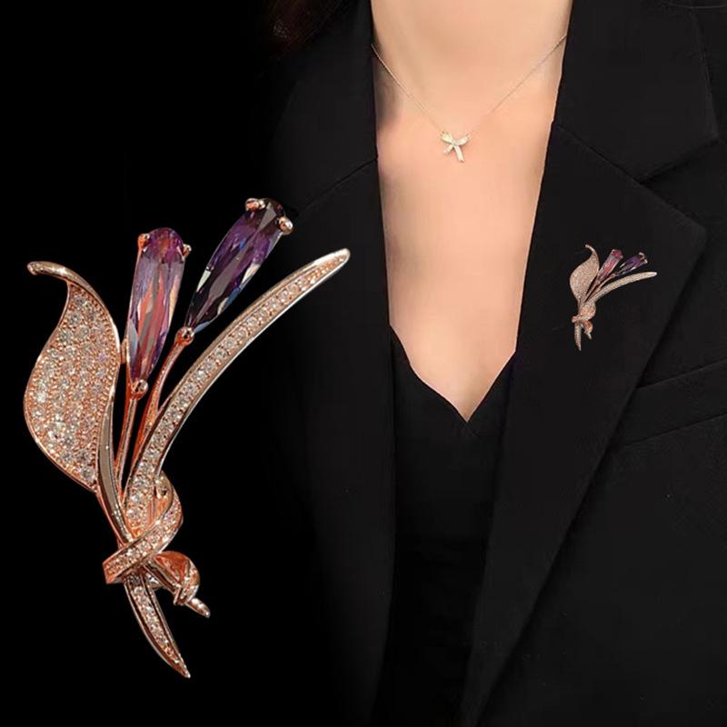 Elegant Women's Brooch: Chic Corsage & Anti-Exposure Pin Accessory