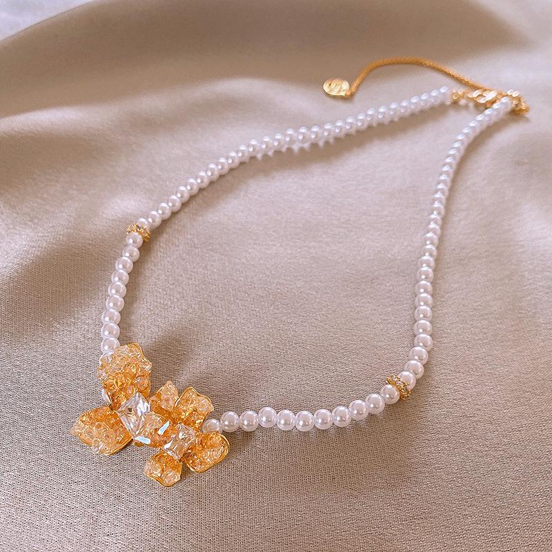 Collana a Clavicola con Nappa di Perle e Farfalla in Stile Coreano