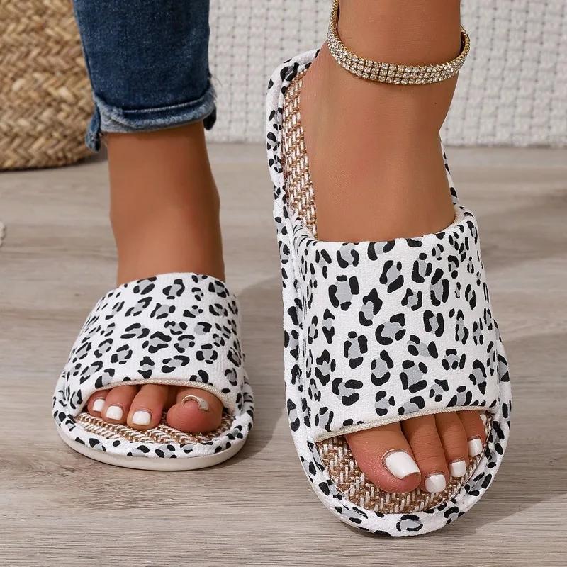 Fashion 2025 New Hot Sale Women’s Home Slippers Round Toe Leopard Flat with Sandal for Plus Size Light Comfortable Daily Casual Slippers