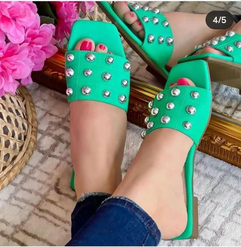 2024 New Women's Slippers Rivets Leather Fashion Open Toe Flat Flip Flops Beach All-match Simple Gladiator Sandals For Mujer