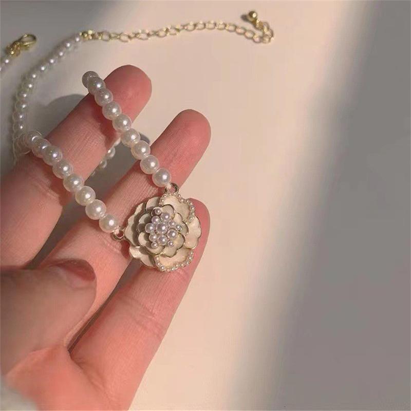 Elegant Camellia Pearl Pendant Necklace For Women Vintage Sweet Flower Clavicle Chain Necklace Party Jewelry Gift