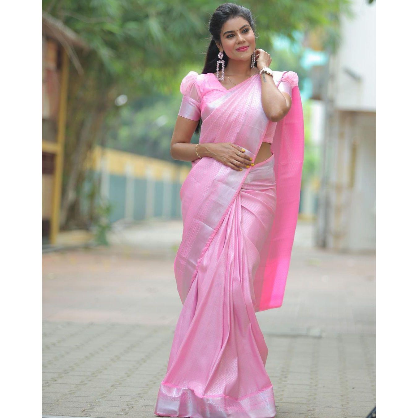 

Индийский традиционный мягкий шелк личи с золотым дизайном яри и великолепным красивым богатым паллу