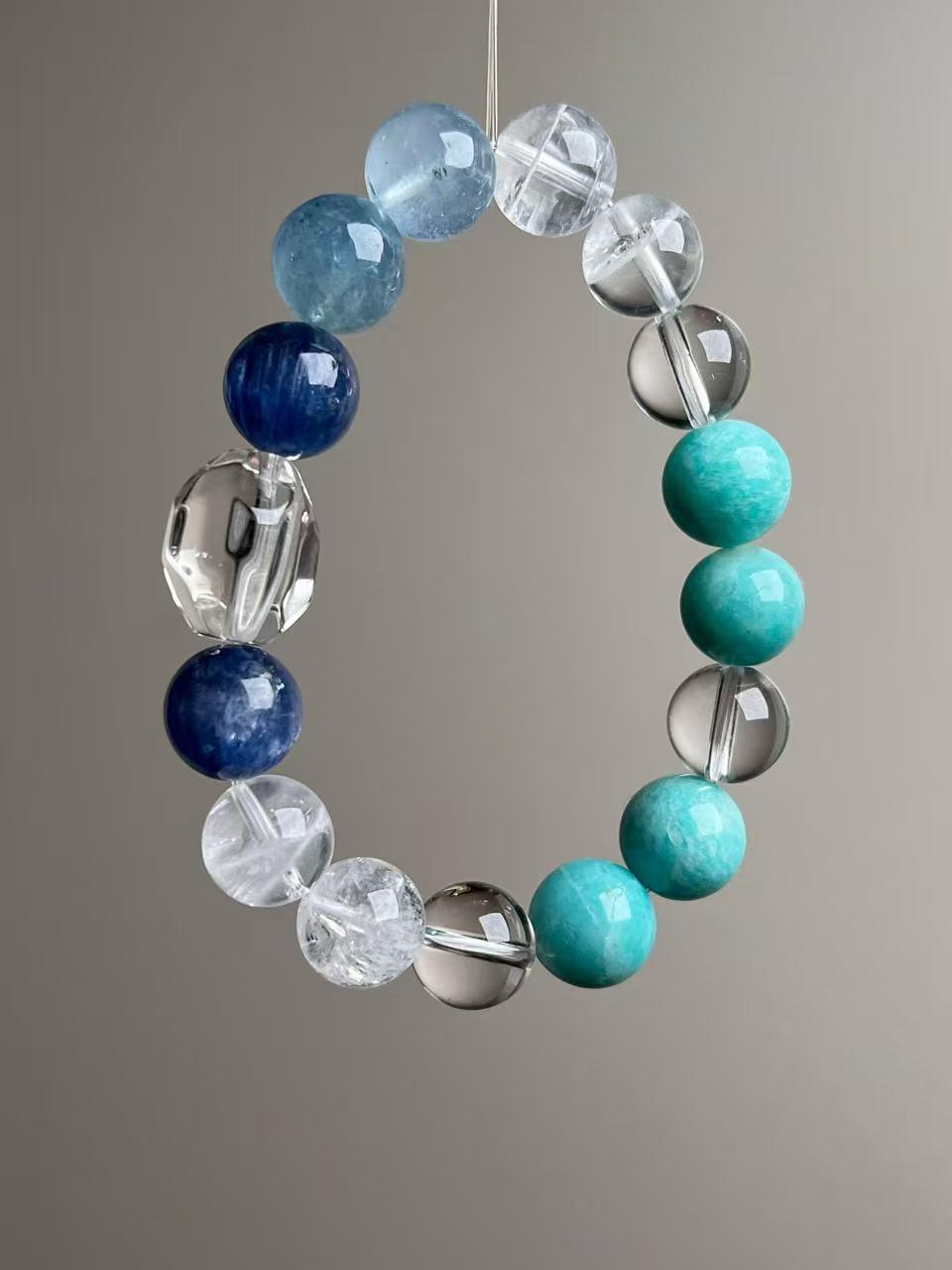 

Aquamarine & White Crystal Bracelet: Elegant Women s High-End Fashion Accessory