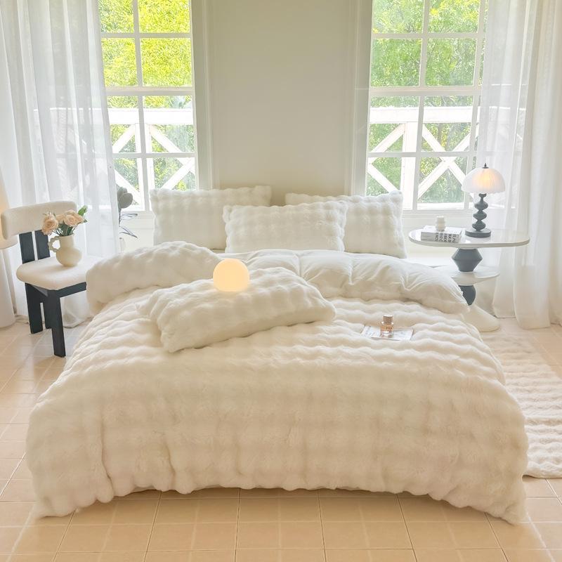 

Winter Rabbit Fur & Milk Velvet Four-Piece Bedding Set with Fleece Duvet Cover - High GSM, Perfect for Dormitory. 150x200cm Duvet Cover