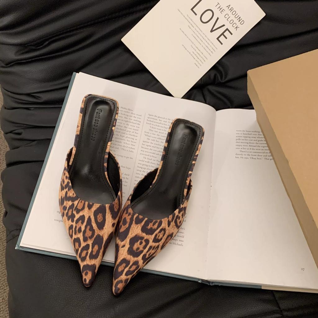 Muller Slippers Low Heel Pointed Head Back Empty Half Drag 2025 Spring and Summer New Casual Bag Head Cat Heel Special-shaped and Sandals Girl