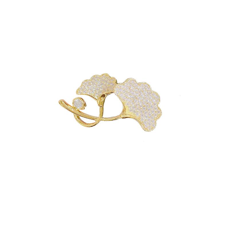 Elegant Pearl Ginkgo Leaf Anti-glare Brooch Feminine Suit Corsage Accessory High-end and Light Luxury Coat Pin