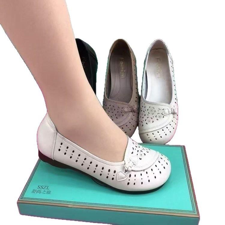 Women's shoes flat sandals 2025 summer hole shoes hollow breathable soft sole middle-aged and elderly single shoes mother non-slip sandals