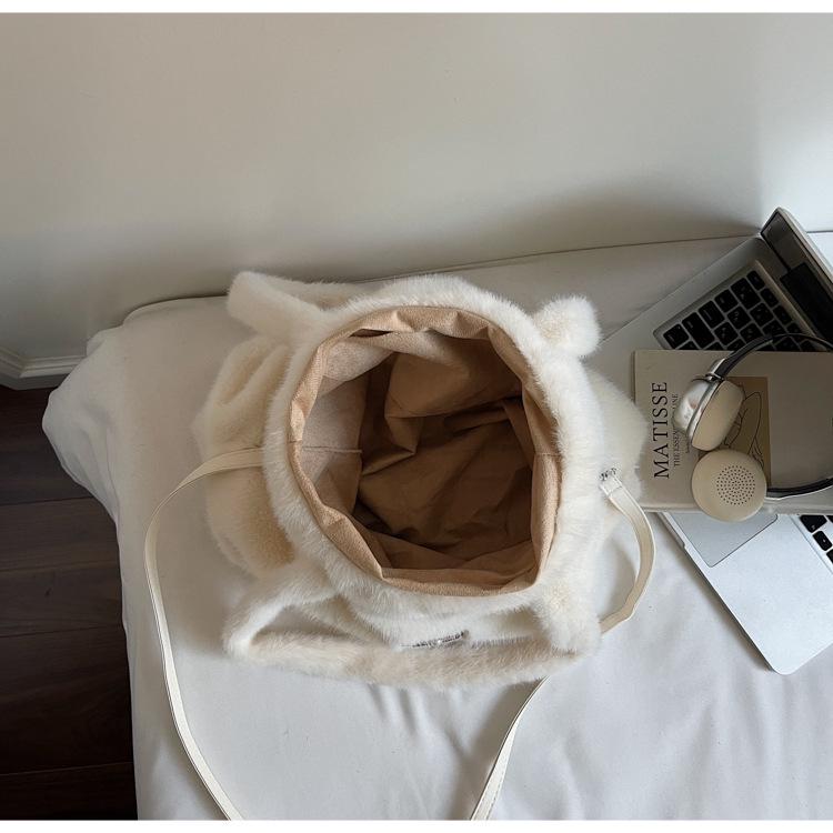 2025 Women's Fashionable Furry Crossbody Bag - High-Value, Casual, Niche Style Handbag