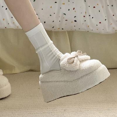 Weiße High-End-Hausschuhe mit erhöhtem dickem Boden für Damen-Oberbekleidung 2025 neu Herbst und Winter weichsohlige Taschenkopf leichte Baumwollmopp