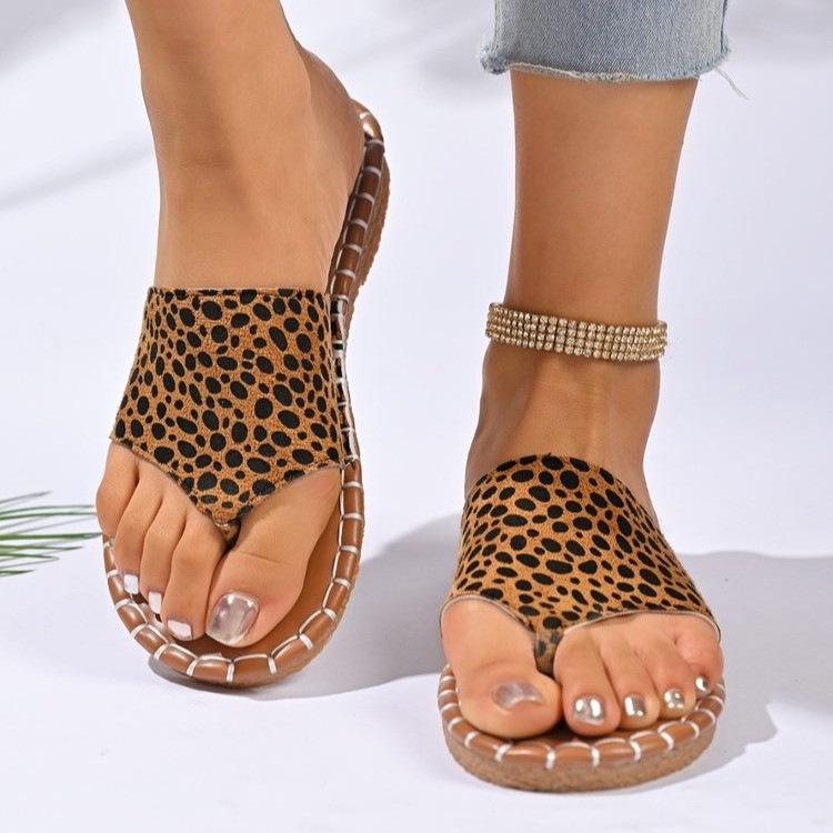 

Большого размера новые шлепанцы с плоской подошвой и закрытым носком женские повседневные пляжные леопардовый принт крутые шлепанцы 36