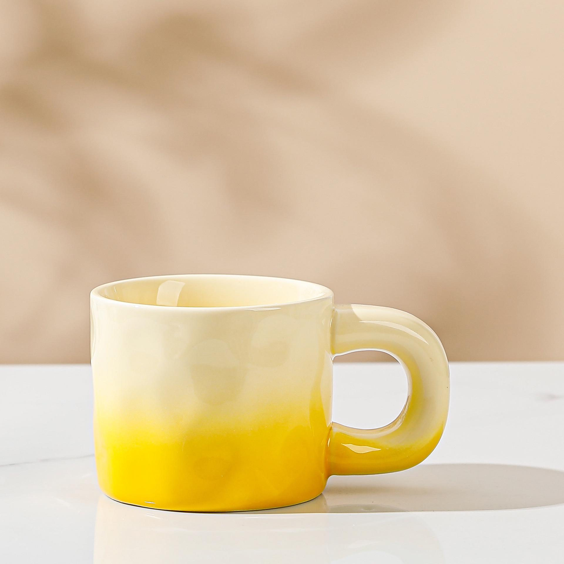 

Градиентная керамическая чашка сувенир высокая кружка девушка питьевая вода чашка пара чашка кофе подарок на день рождения 300ml