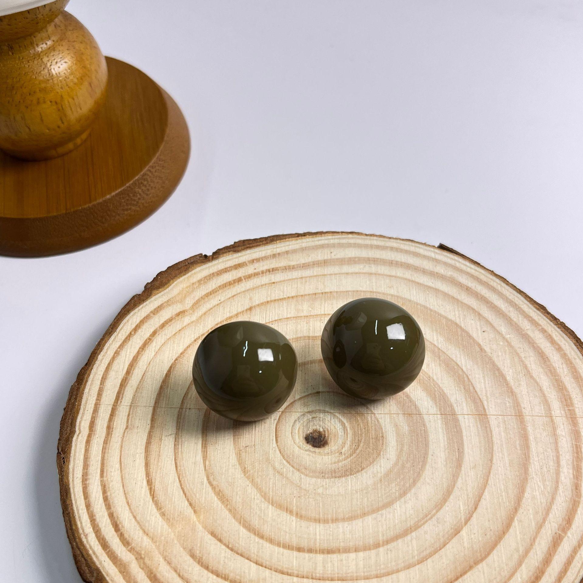 

Винтажные красные серьги-гвоздики в гонконгском стиле в стиле Ангола с капельной глазурью, полусферы красного цвета, высококачественные темпераментные универсальные серьги для женщин, новинка 2025 года