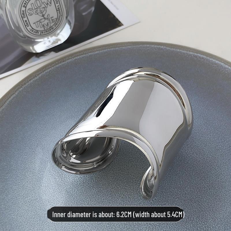 

Элегантный широкий браслет неправильной формы для женщин - холодный стиль нишевого дизайна