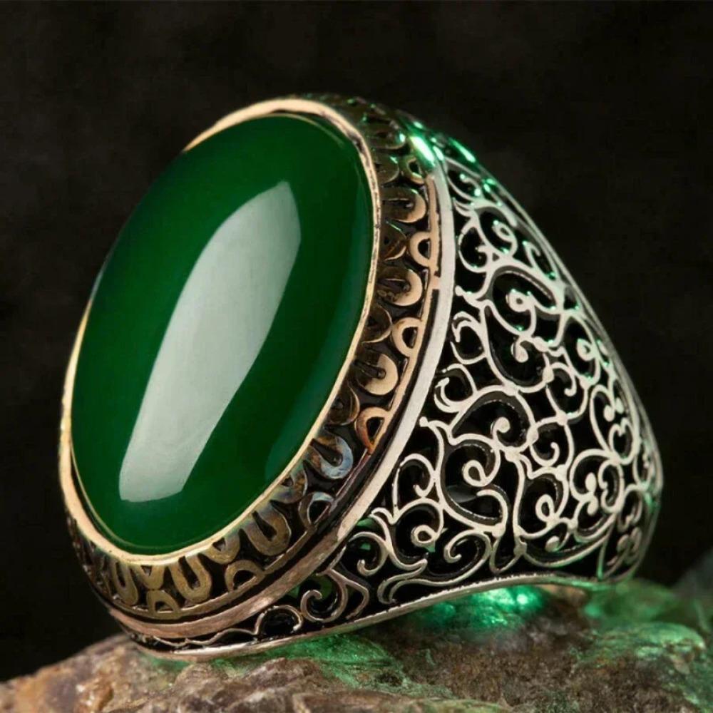New Inlaid Emerald Mens Luxury Ring Retro Domineering Personality Jewelry for Banquet Party Gifts