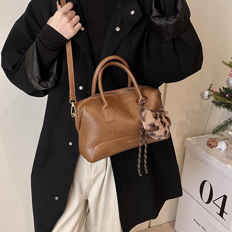 Premium retro portable bowling bag women's winter new fashion casual shoulder bag versatile messenger bag