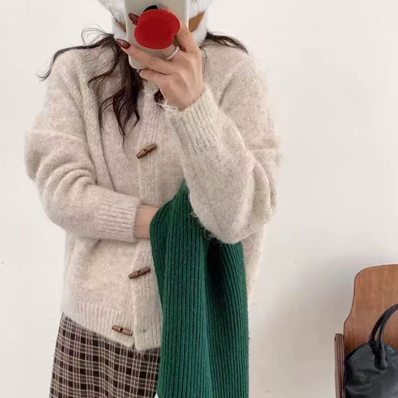 Autumn and winter loose round neck horn buckle knitted cardigan new plush knitted sweater jacket women