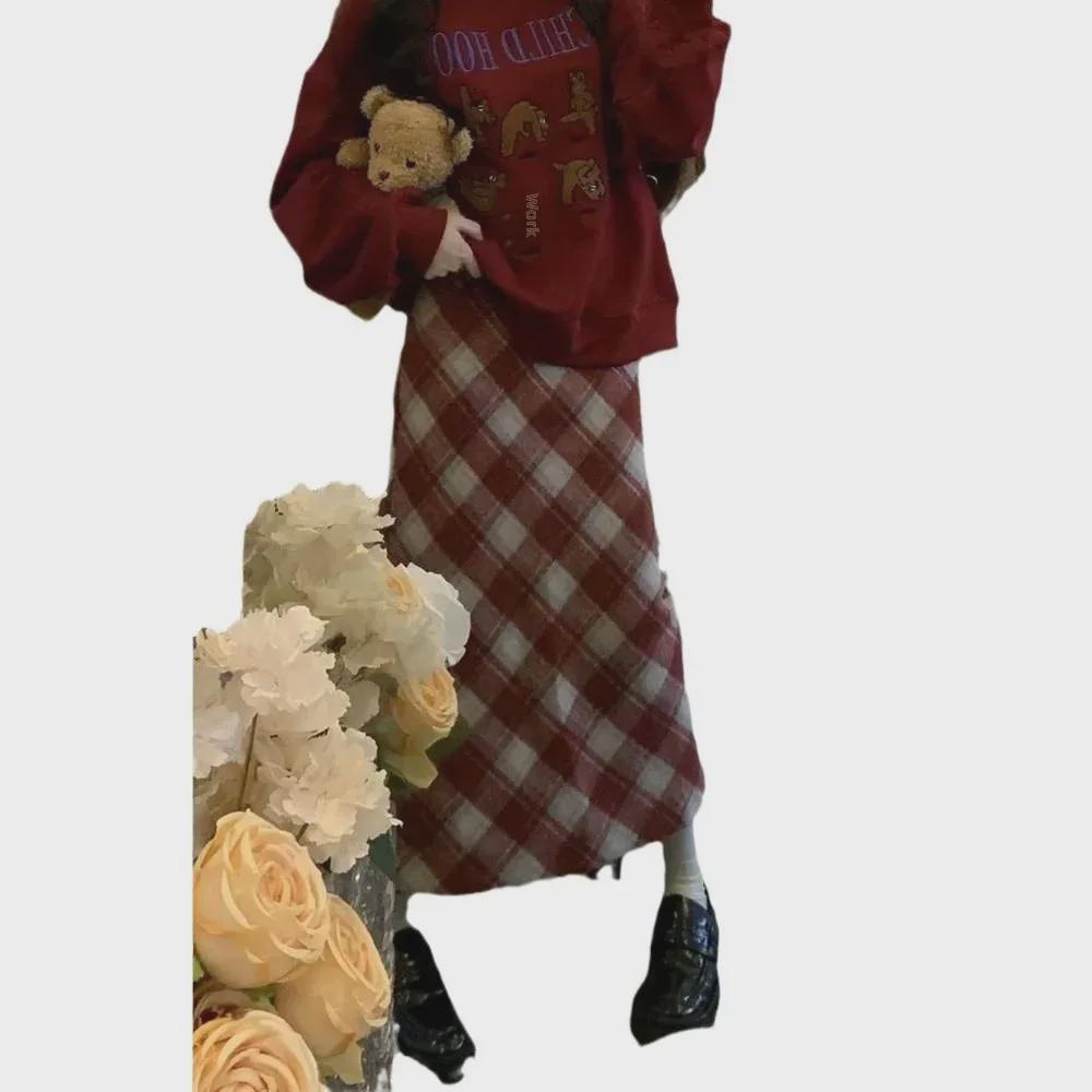 Red High-Waist Plaid Wool Skirt for Slim Pear-Shaped Figures - Korean Style, A-Line, Perfect for Spring and Autumn