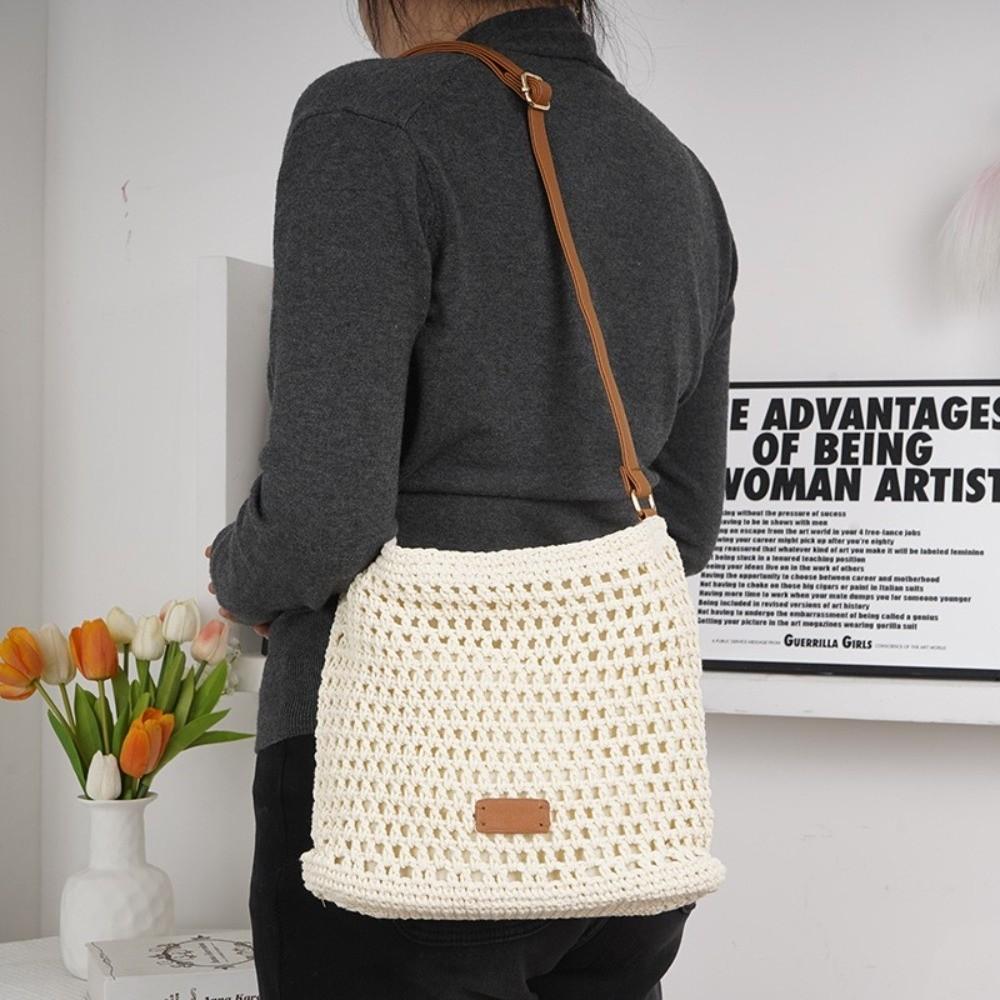 Fashion Large Capacity Shoulder Bag Hollow Out Bucket Shape Straw Bag Solid Women's Bag