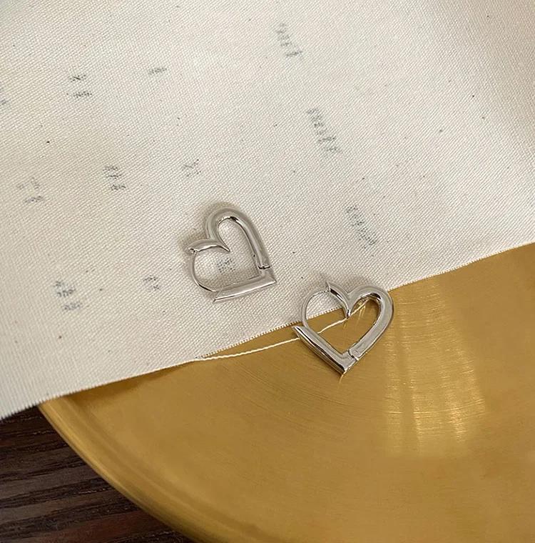 New Hollow Heart Earrings For Women Korean Edition Trendy Instagram Style Earrings Simple Small Exquisite Silver Needle Earrings