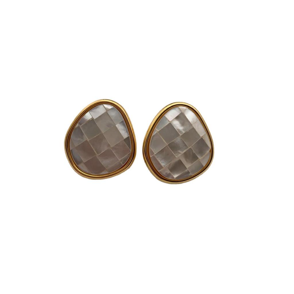 French Retro High-End Temperament Simple Shell Rhombus Ring Earrings Women'S Commuting Versatile Light Luxury Earrings
