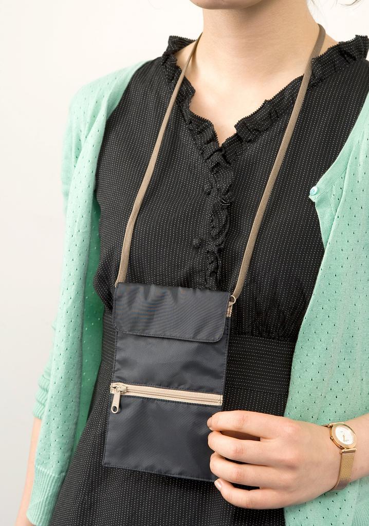 Chikyu No Arukikata SG Compact Pouch Black