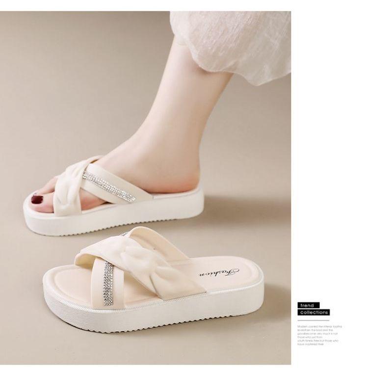 New Rhinestone Slippers for Women Fashionable Sandals for Outdoor Wear, Cool Slippers