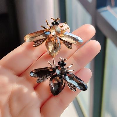 Creative Cute Bee Brooch Fashion Crystal Insect Rhinestone Corsage Women Coat Suit Accessories Pin Vintage Enamel Animal Brooch
