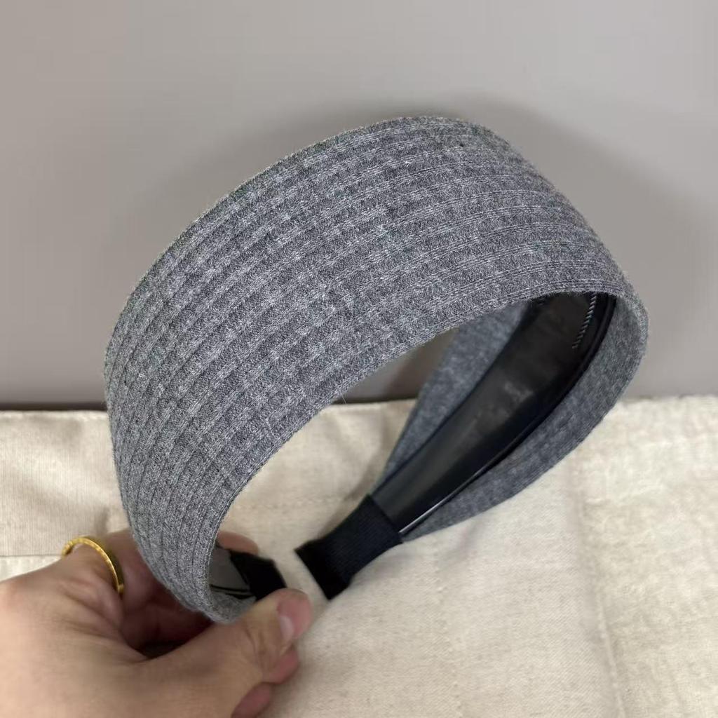 Yi Mengling Graues Gestricktes Stirnband: Stilvolles, breites, fitnessfreundliches Haaraccessoire für Frauen