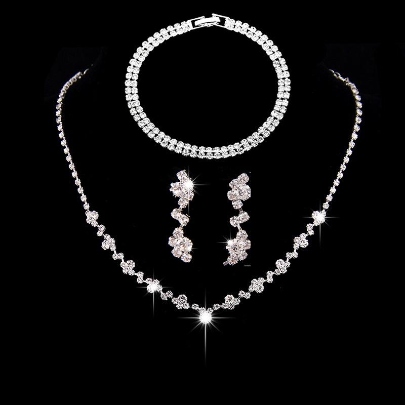 Elegant Bridal Necklace and Earring Set: Fashionable and Versatile Jewelry