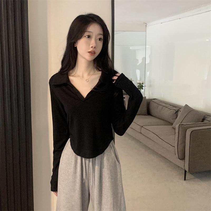 Tricou alb cu gât în V cu mâneci lungi pentru femei, nou de toamnă timpurie, subțire pe interior, cu pantaloni scurți, top studențesc, la modă