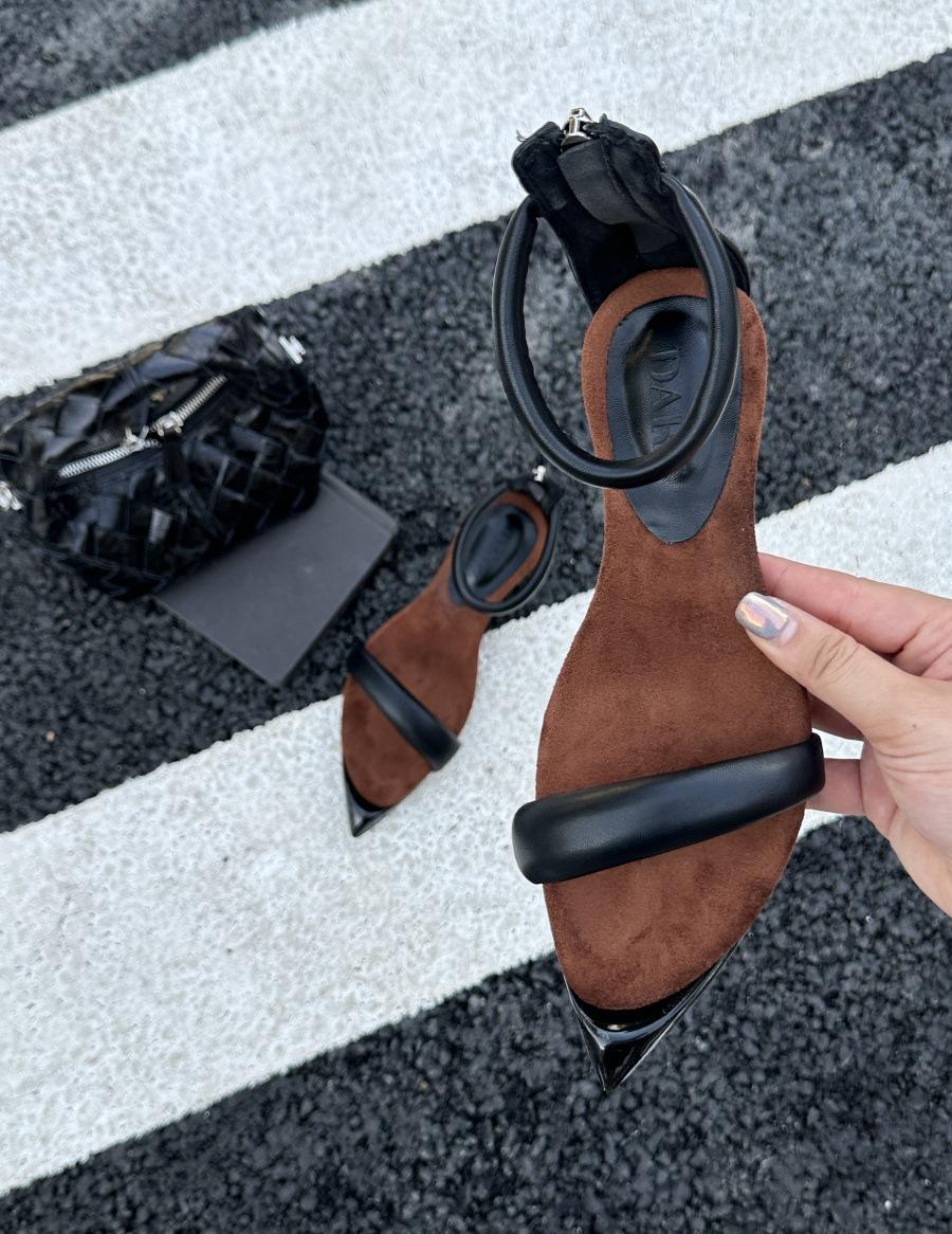 

Цзяо Подруга~ Французская Простая Однотонная Версия Средний Каблук Босоножки на Одном Ремне Золотые Красивые Маленькие Каблуки Женская Летняя Юбка 39 коричневый