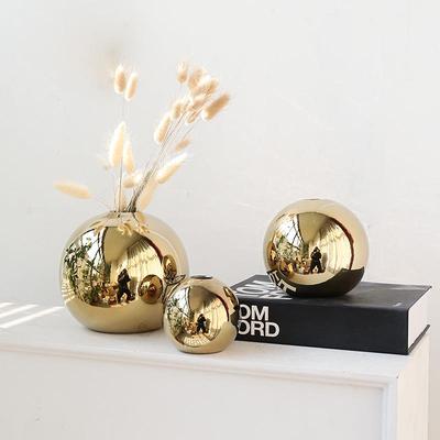 European Gold-Plated Ceramic Flower Vase: Elegant Ornament for Home or Wedding Decor