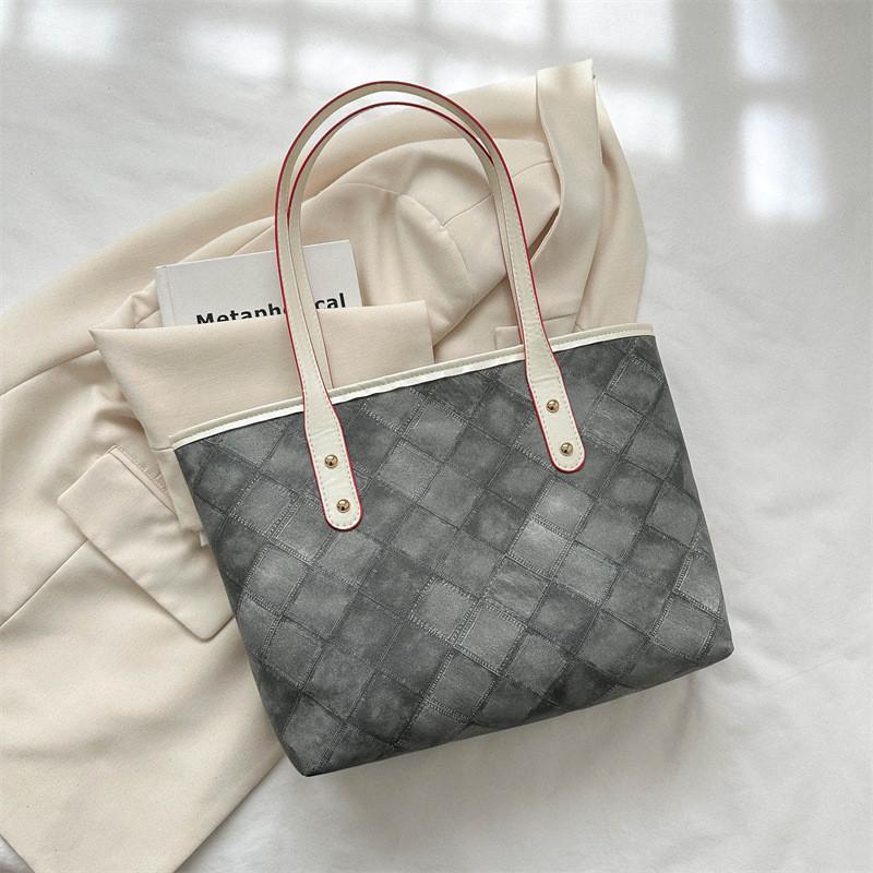 Trendy And Versatile Large Capacity Tote Bag For Women Perfect For College And Daily Use